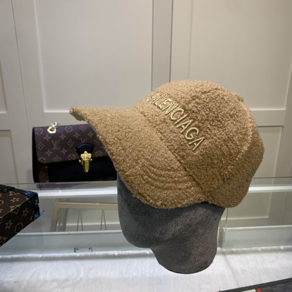 Ba*len*cia*ga hat